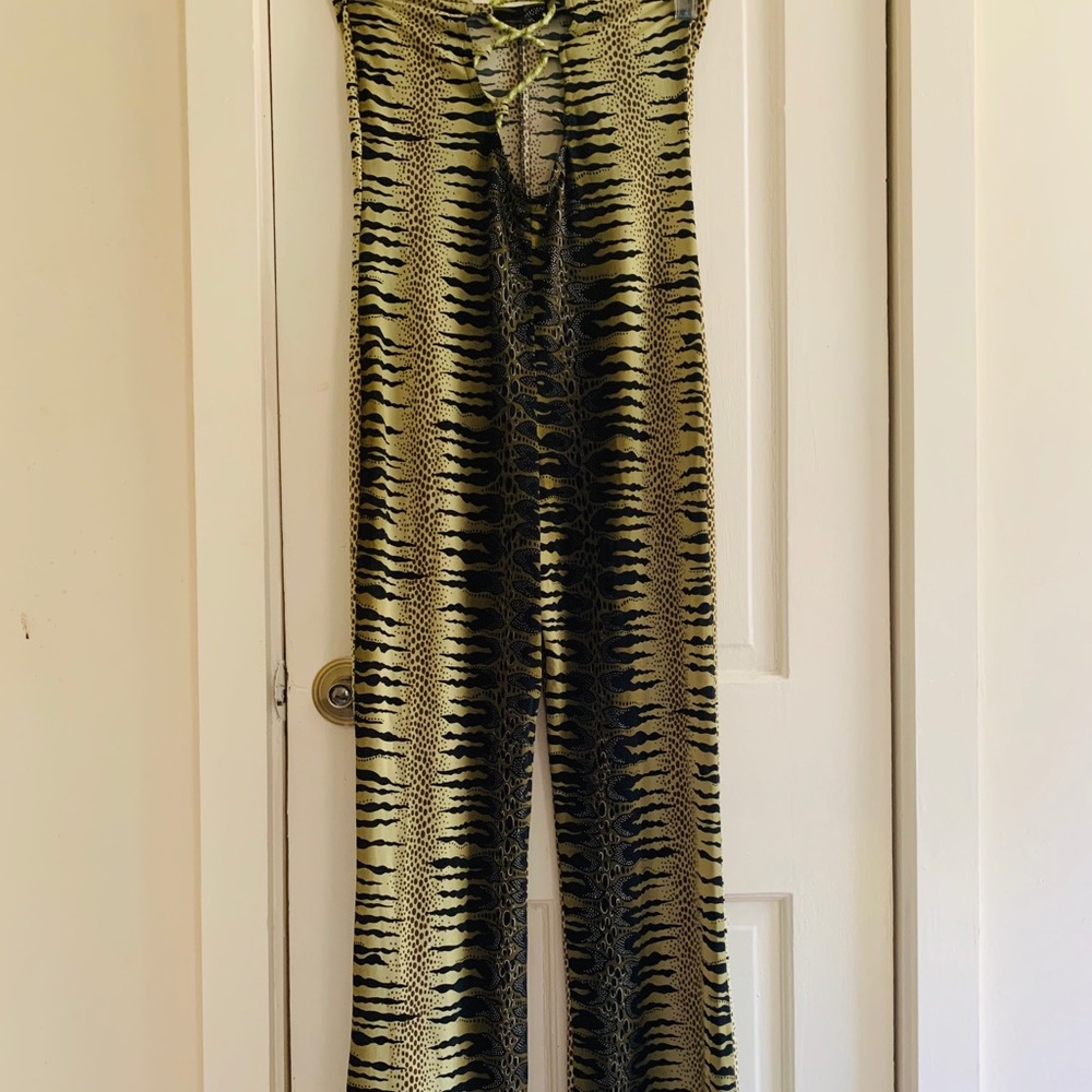 Vintage Sexy jumpsuit size 2 free of wrinkle